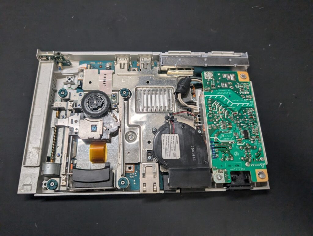 SCPH-90000の内部の写真