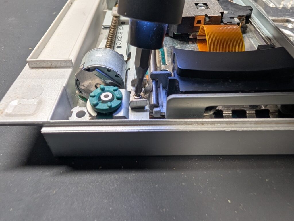 SCPH-90000のピックアップレンズ取り外し時の写真