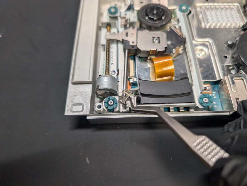 SCPH-90000のピックアップレンズ取り外し時の写真