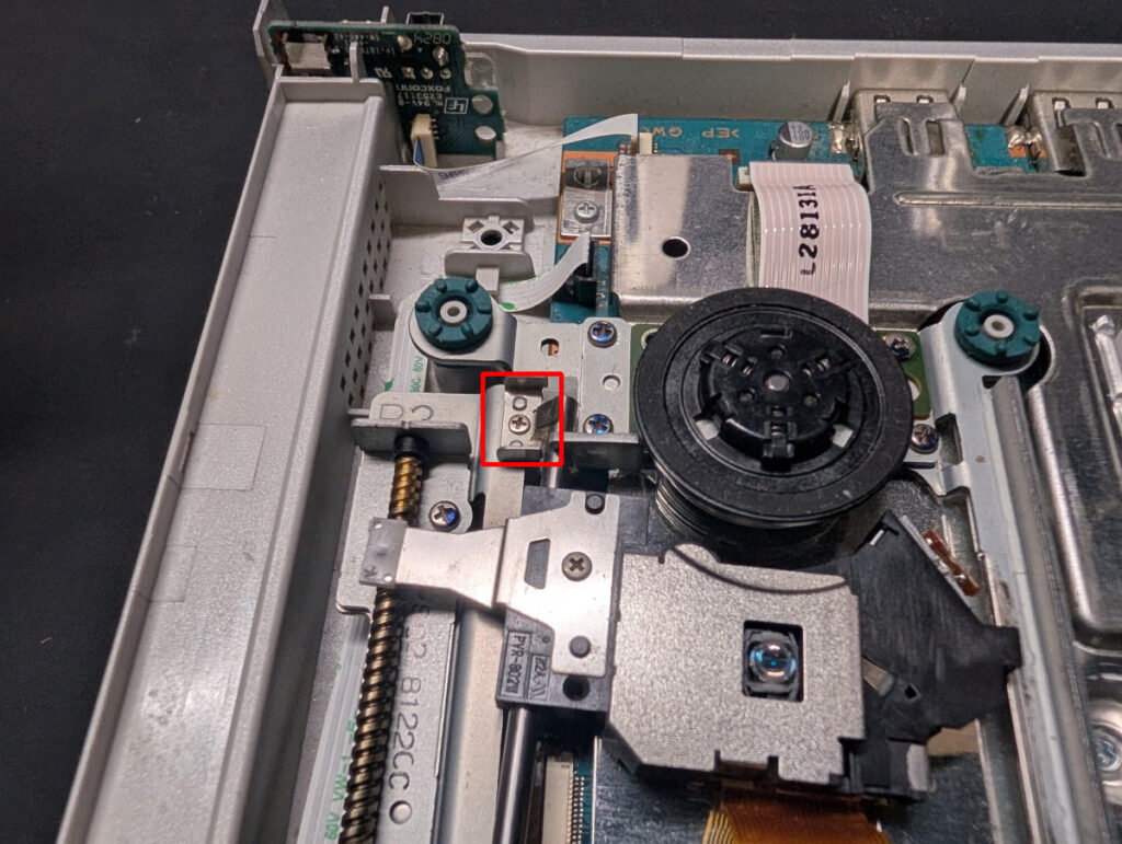 SCPH-90000のピックアップレンズ取り外し時の写真