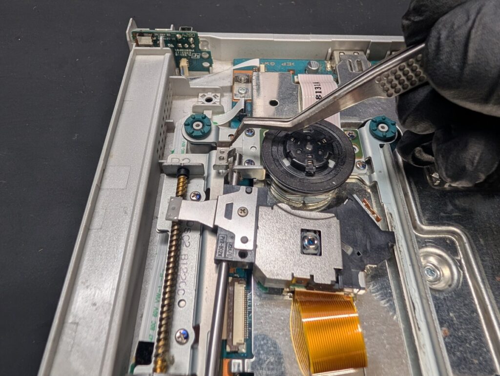 SCPH-90000のピックアップレンズ取り外し時の写真