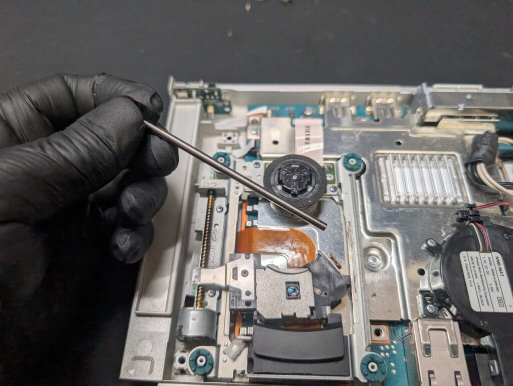 SCPH-90000のピックアップレンズ取り外し時の写真