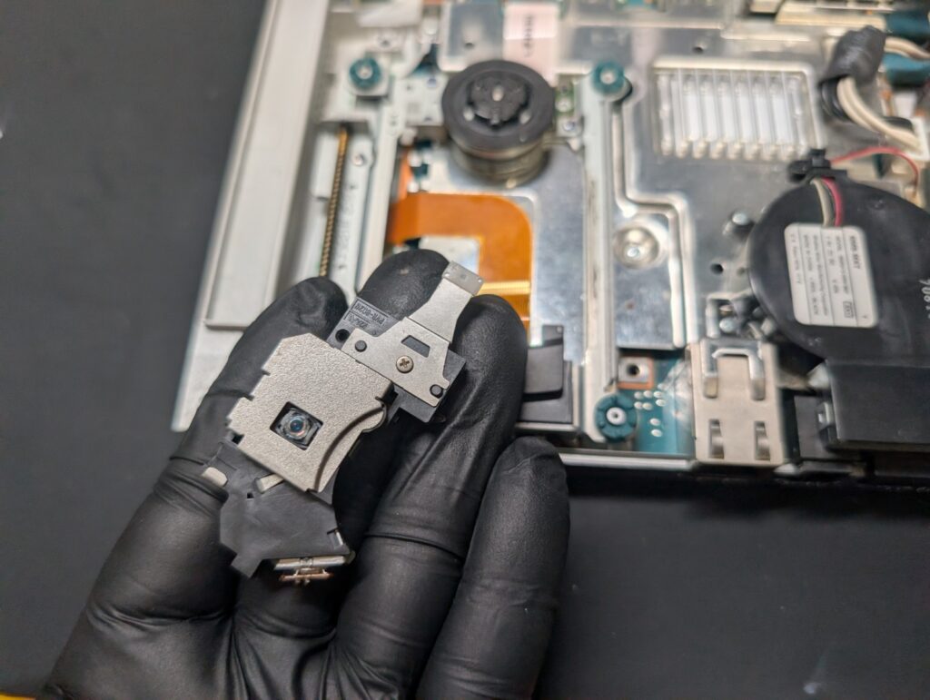 SCPH-90000のピックアップレンズ取り外し時の写真