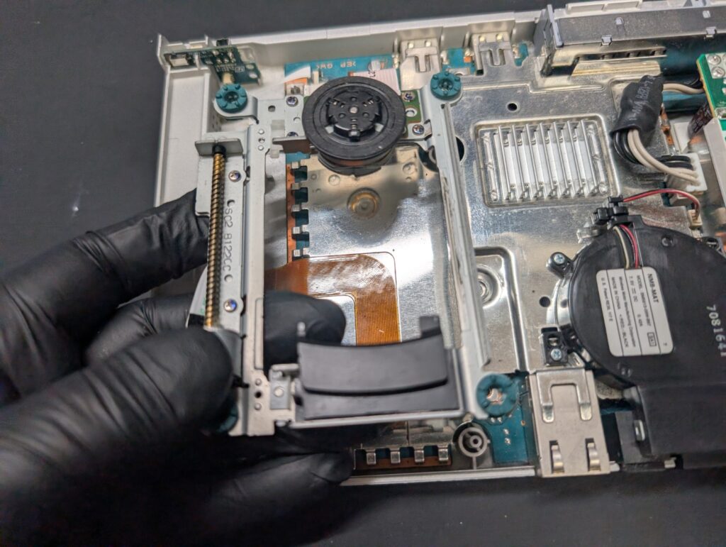 SCPH-90000のピックアップレンズケーブル交換時の写真