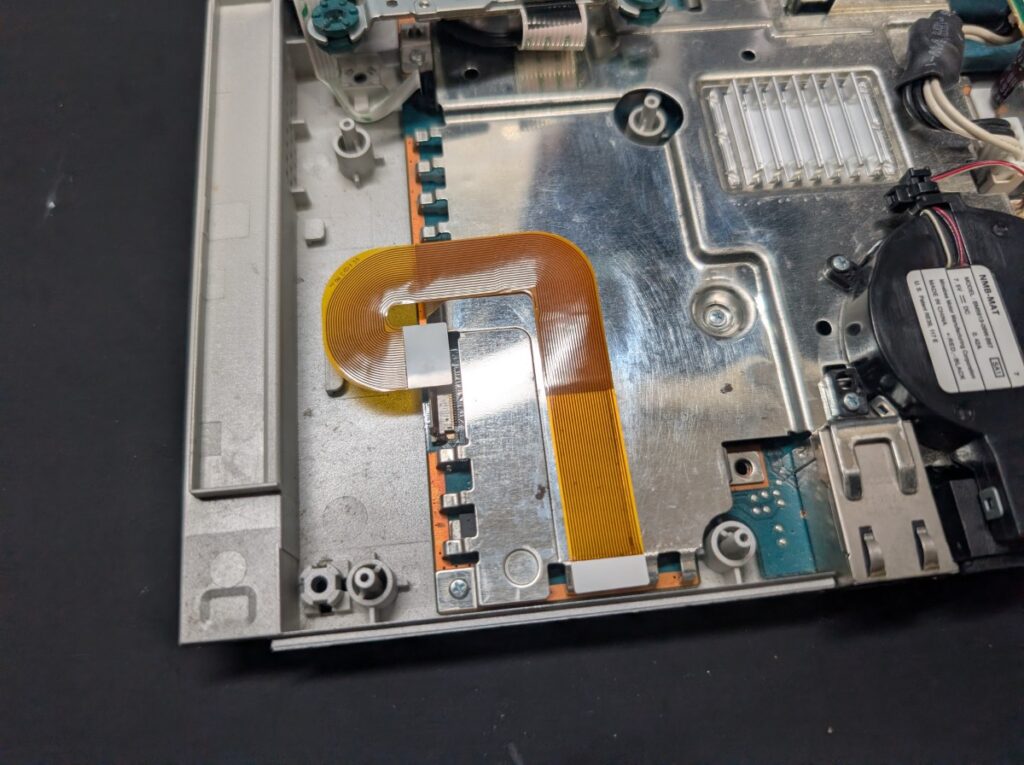 SCPH-90000のピックアップレンズケーブル交換時の写真