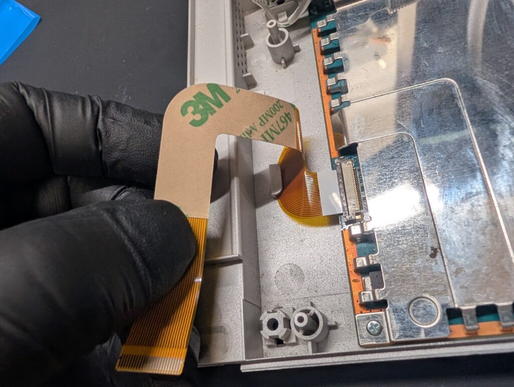 SCPH-90000のピックアップレンズケーブル交換時の写真