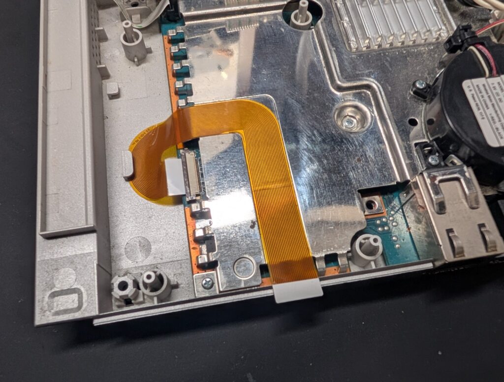 SCPH-90000のピックアップレンズケーブル交換後の写真