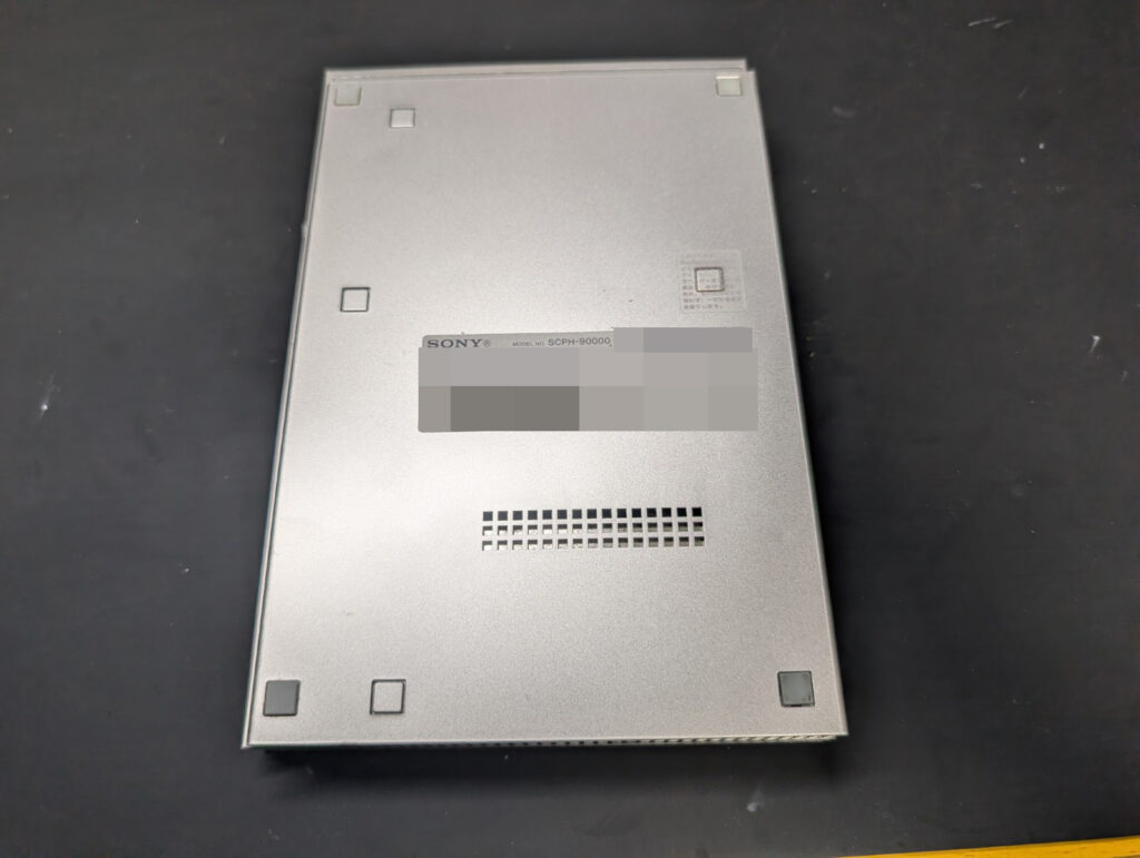 SCPH-90000の裏側の写真