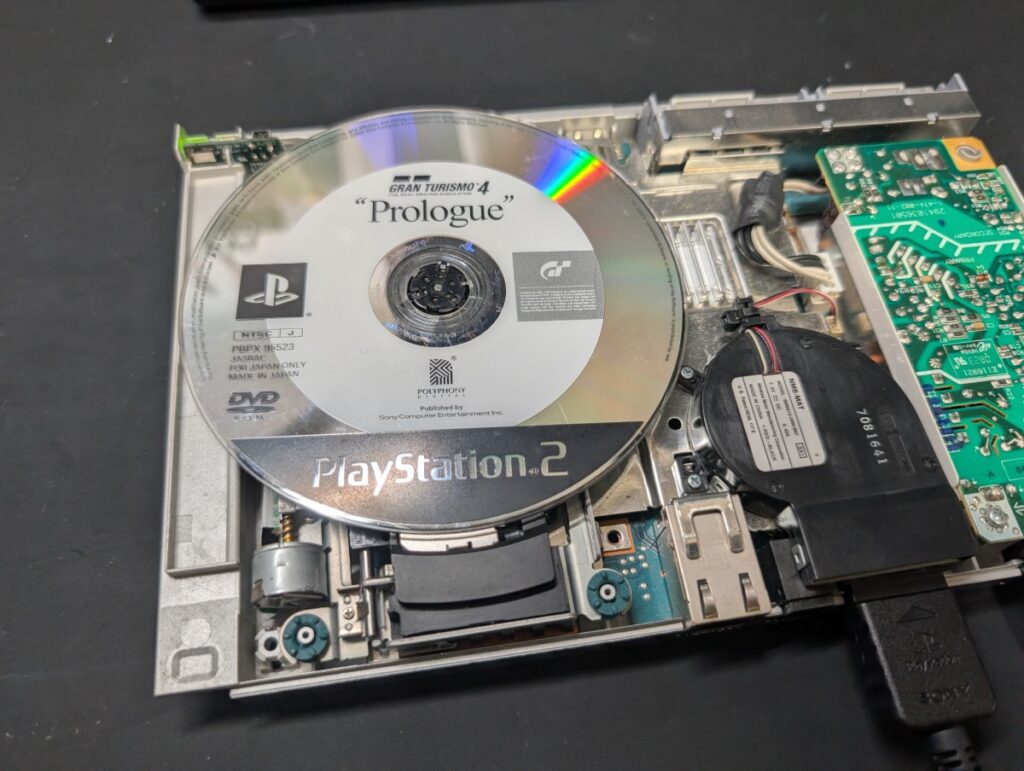 SCPH-90000のピックアップレンズ交換後の動作確認時の写真　