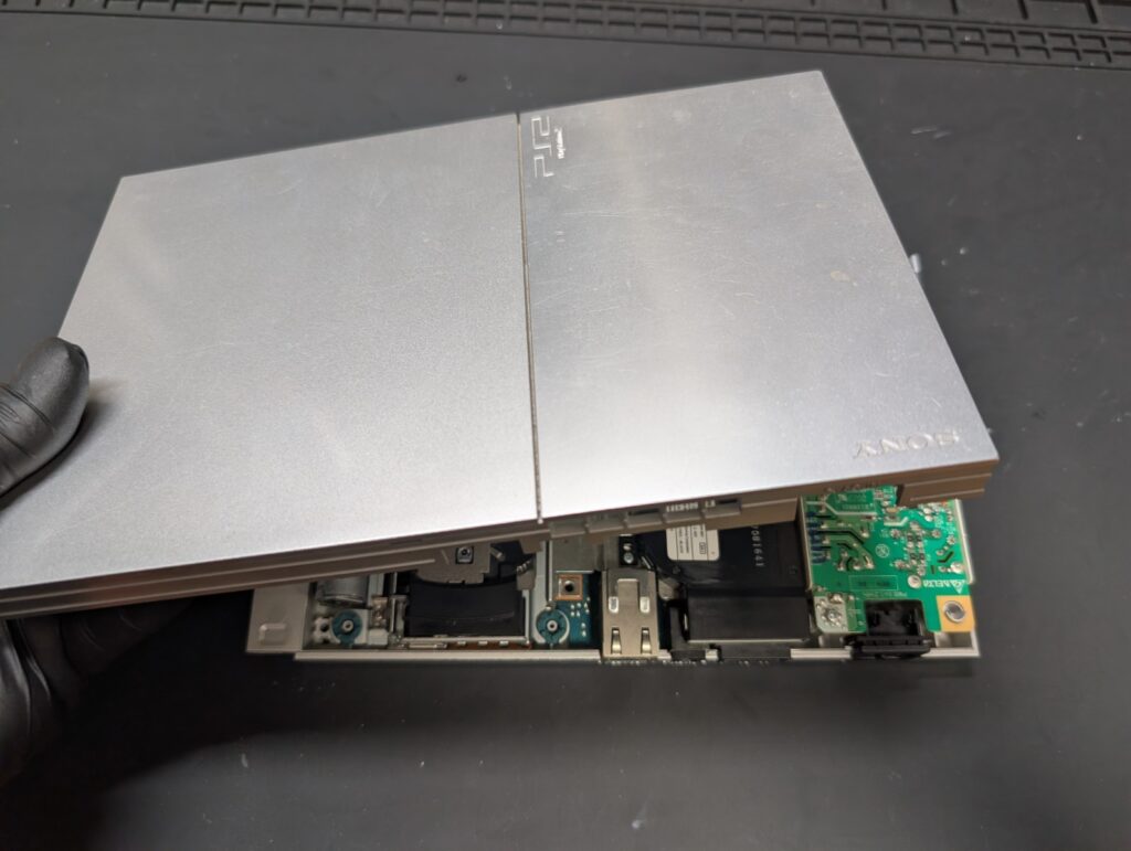 SCPH-90000の修理後の組み立て時の写真