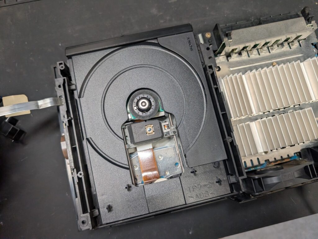 SCPH-30000のディスクドライブの開閉不良修理後の写真