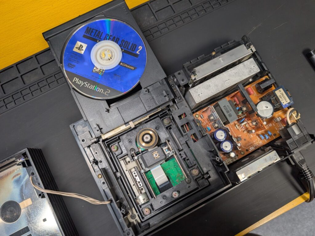 SCPH-18000のピックアップレンズ交換後の動作点検時の写真