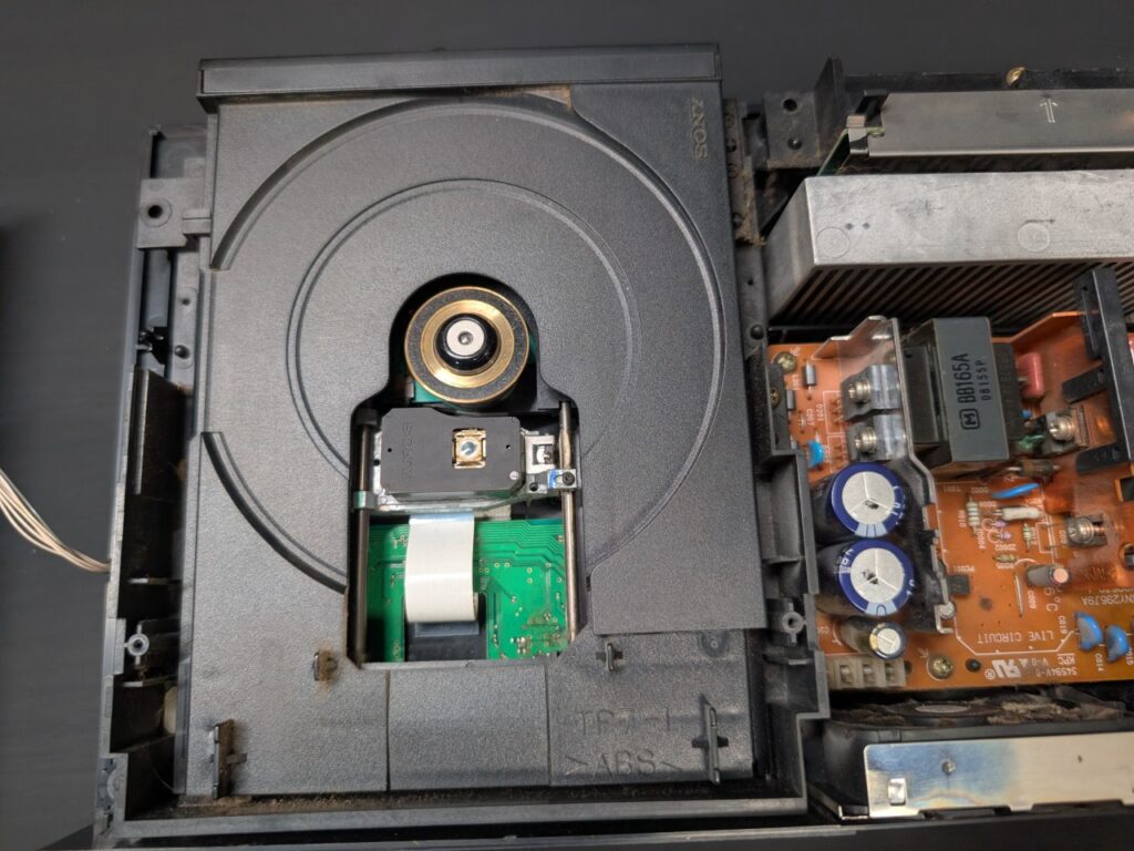 SCPH-18000のドライブ内部の写真