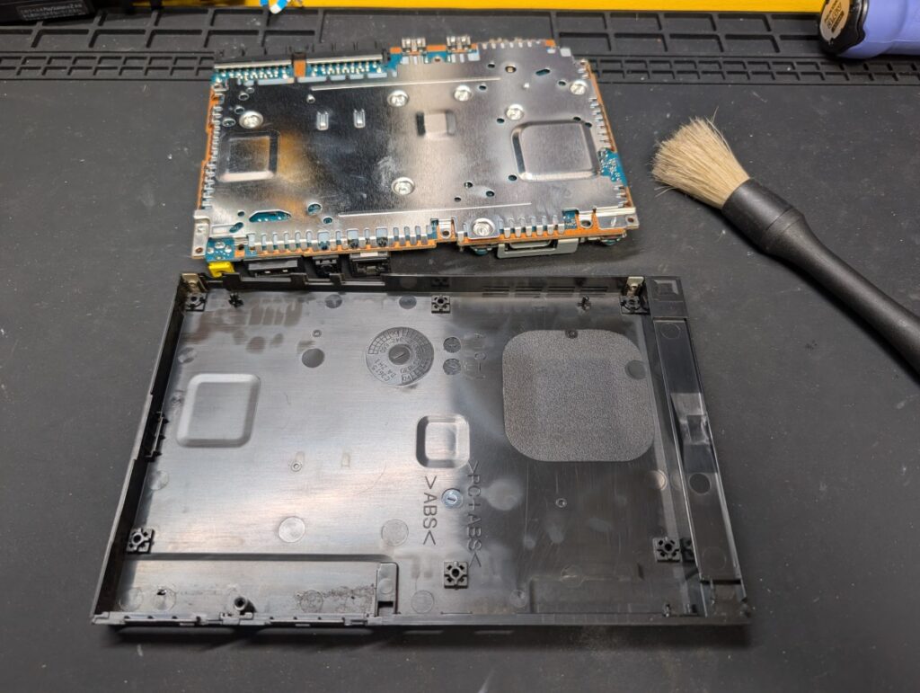 SCPH-70000の組み立て時の写真