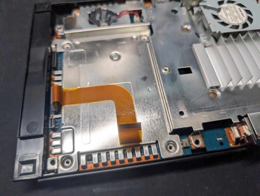 SCPH-70000のピックアップレンズケーブル交換時の写真