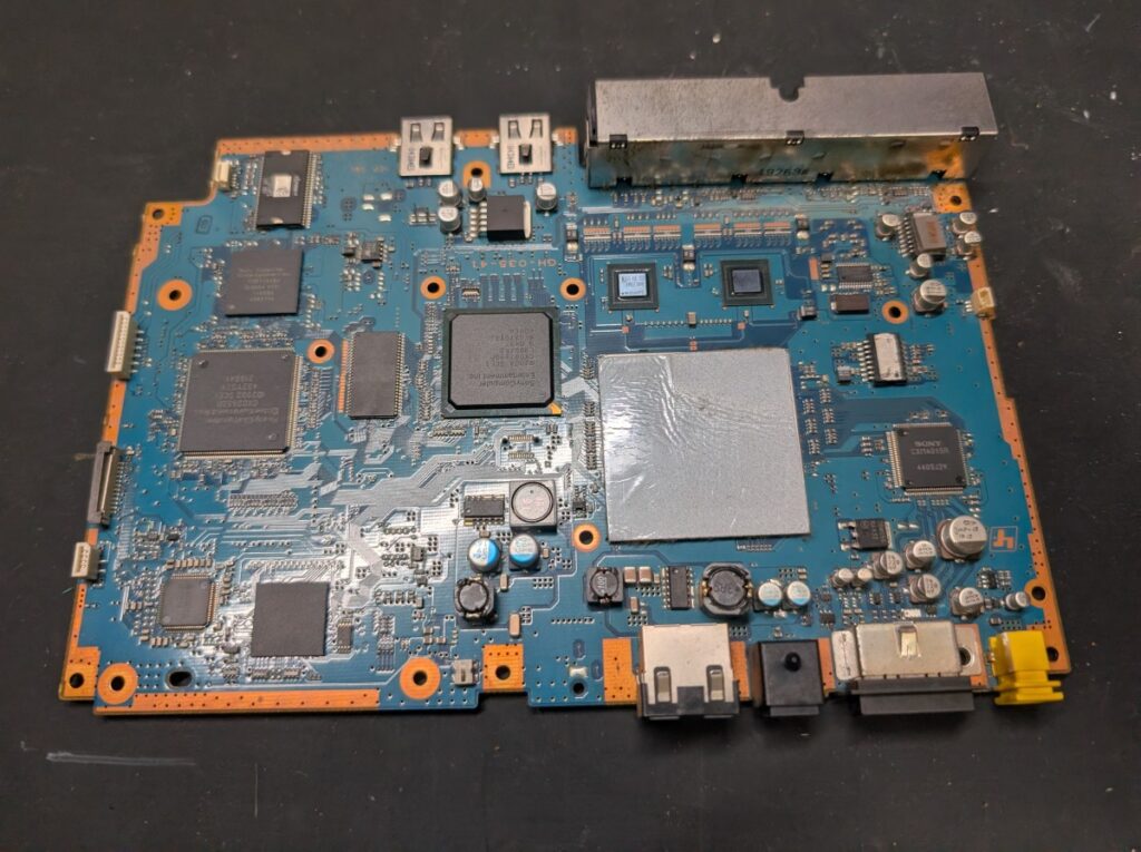 SCPH-70000のメイン基板の写真