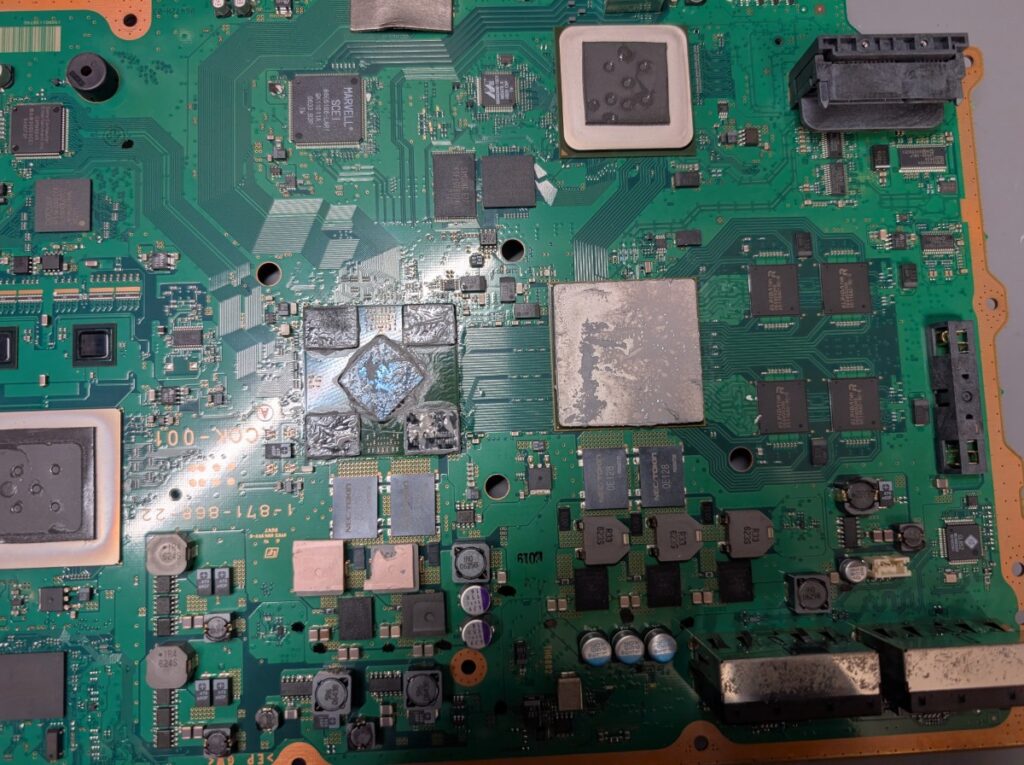 CECHA00のRSXの取り外し前の準備中の写真