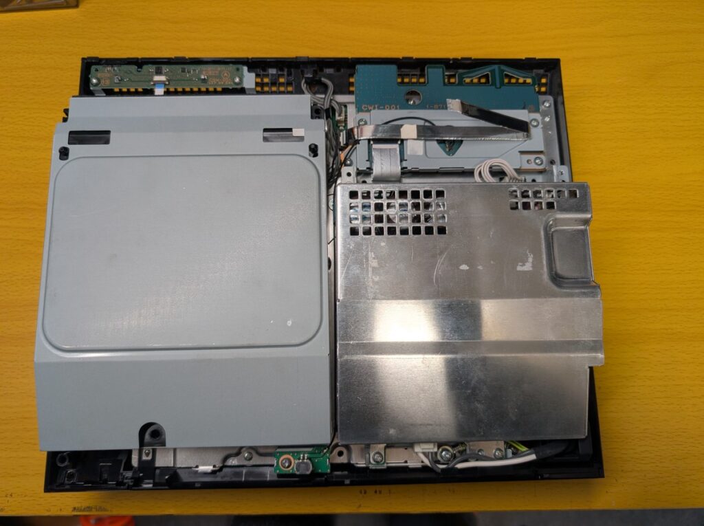 CECHA00の内部の写真