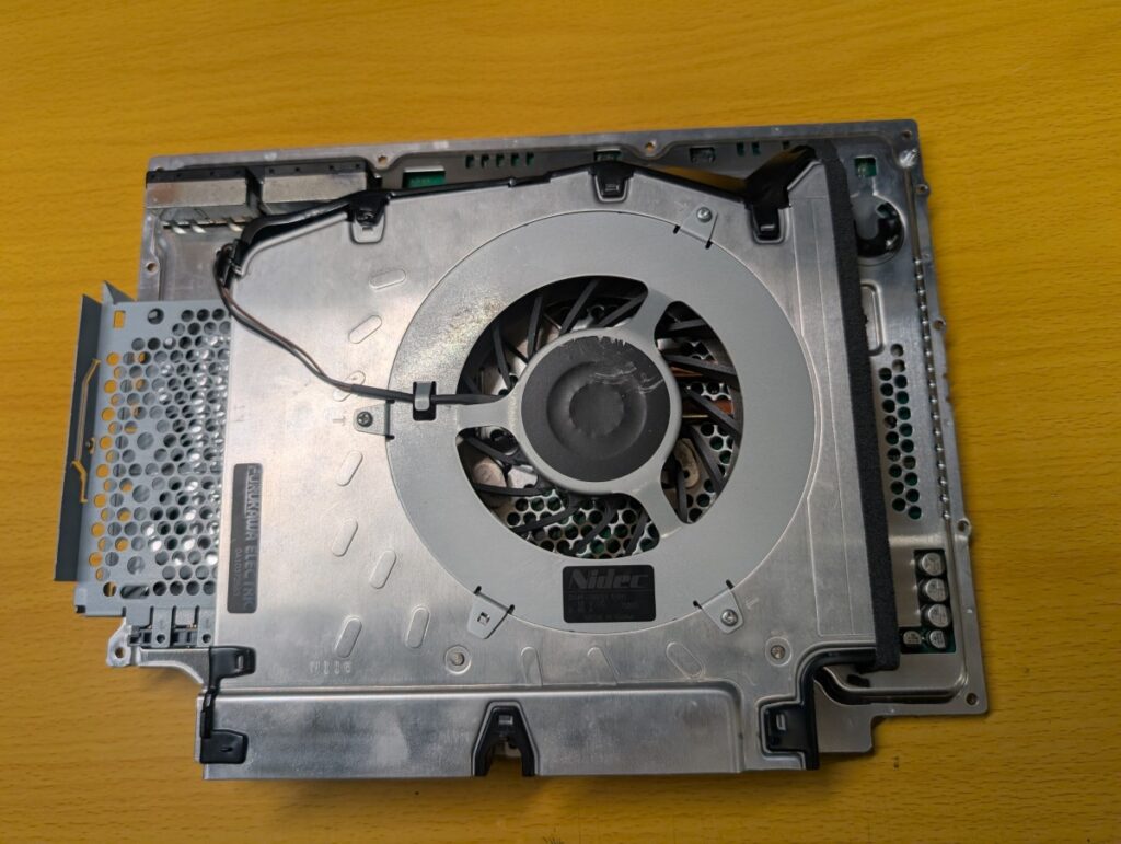 RSXを交換したCECHA00の組み立て時の写真