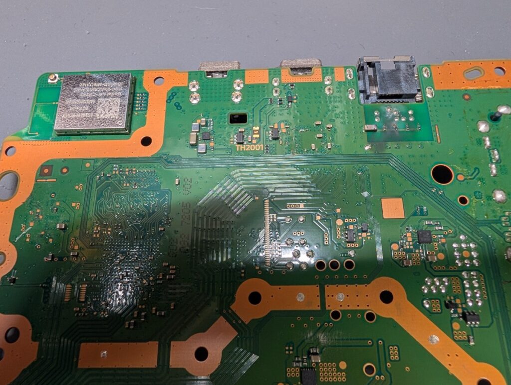 CUH-2200のHDMIチップ関連電子部品の写真