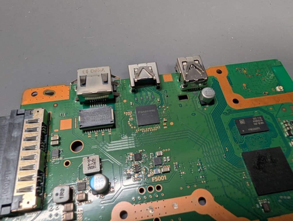 CUH-2200のHDMIチップ関連電子部品の写真