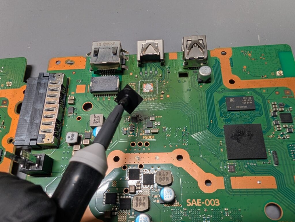CUH-2200のHDMIチップ取り外し時の写真