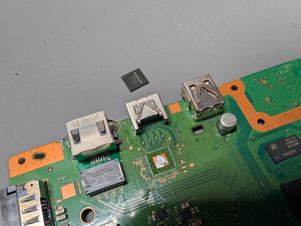 CUH-2200のHDMIチップ取り外し時の写真