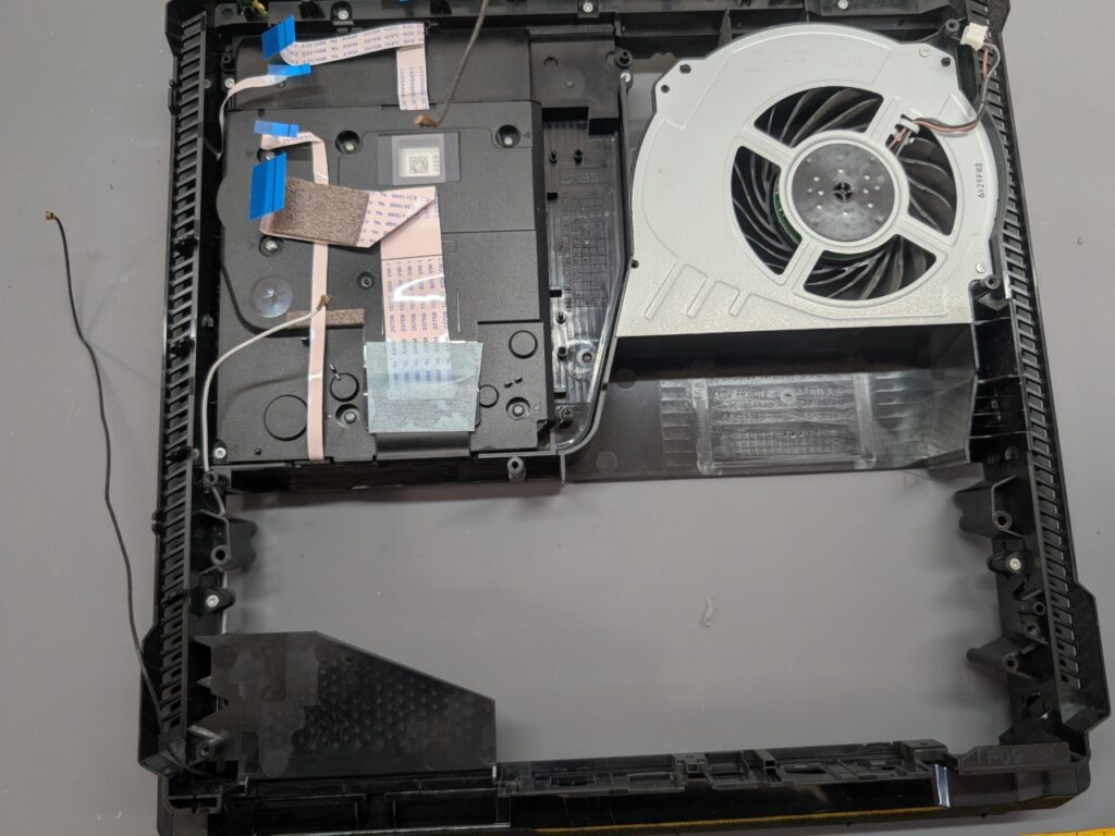 CUH-7000のシールドプレート取外し後の写真