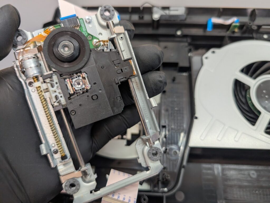 CUH-7000のピックアップレンズユニット交換時の写真