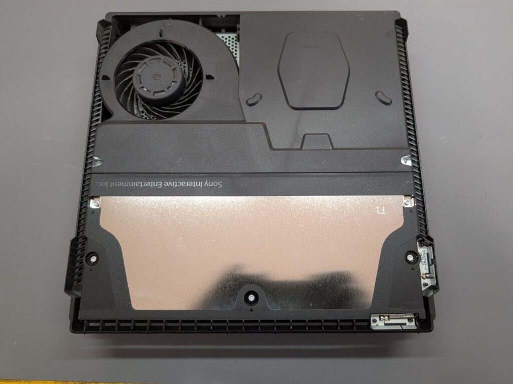 CUH-7000の内部の写真