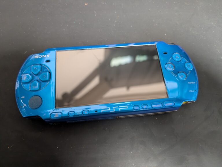 PSP-3000の上部カバー取り付け時の写真