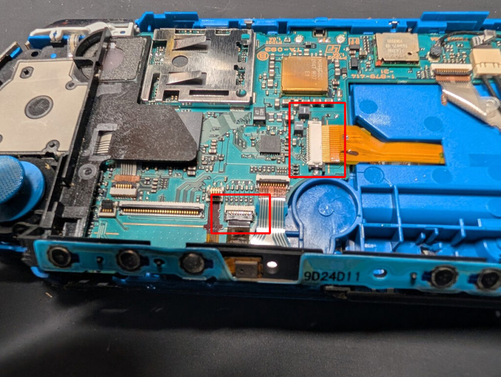 PSP-3000のUMDドライブケーブルの位置写真