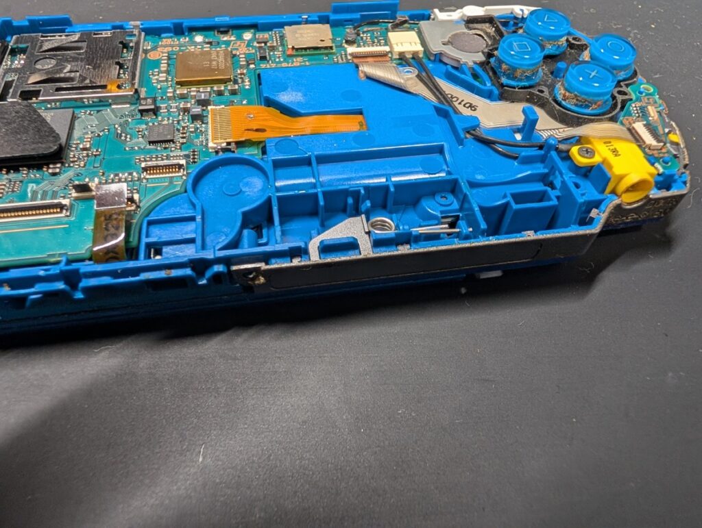 PSP-3000のサイドカバーの写真