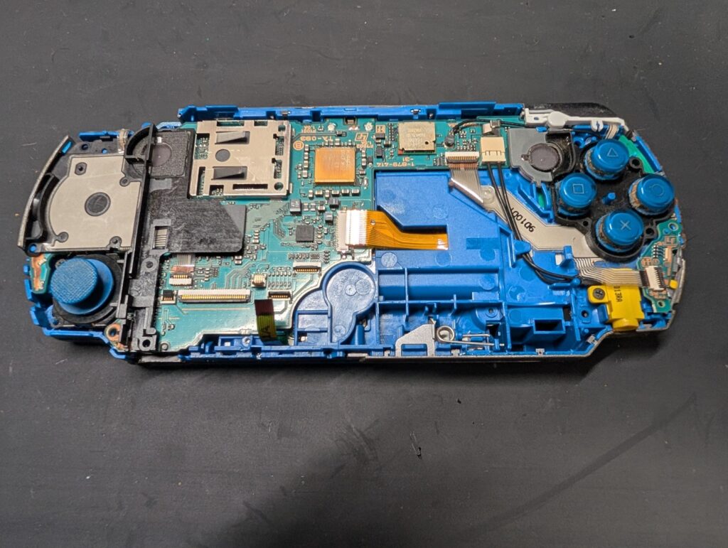 PSP-3000のUMDドライブ交換後の基板の写真