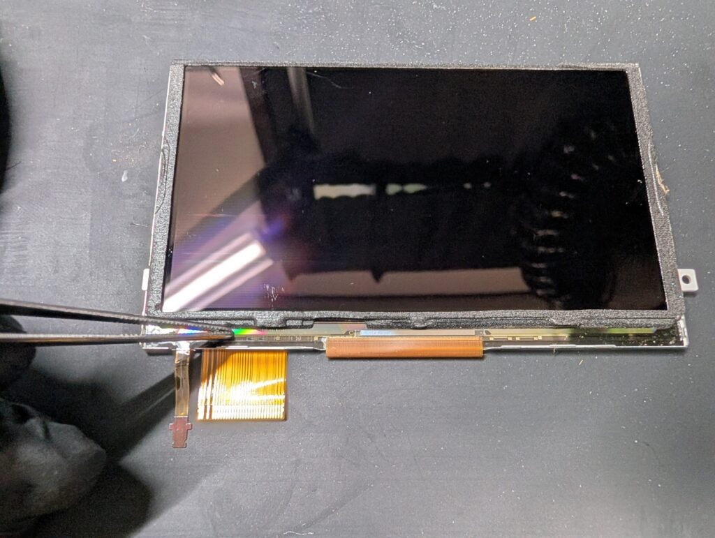 PSP3000の液晶破損ポイントを説明している写真
