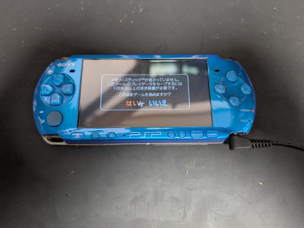 PSP3000に新しい液晶へと交換後の動作確認時の写真