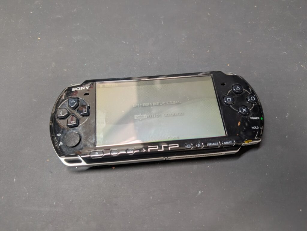 液晶に黄ばみがあるPSP-3000の写真