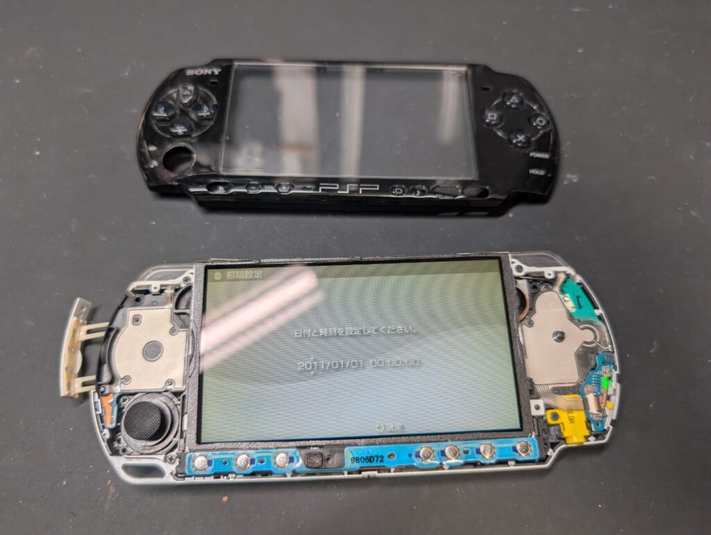 PSP-3000の上部カバーを外した後の写真