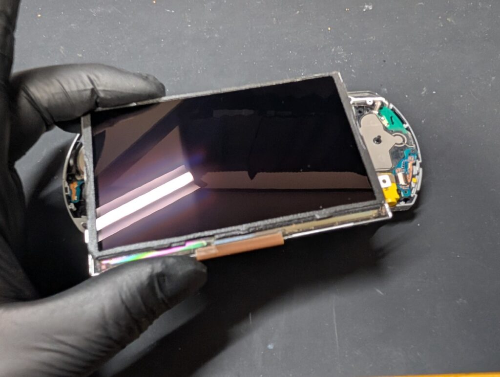 PSP-3000の黄ばみのある液晶の写真