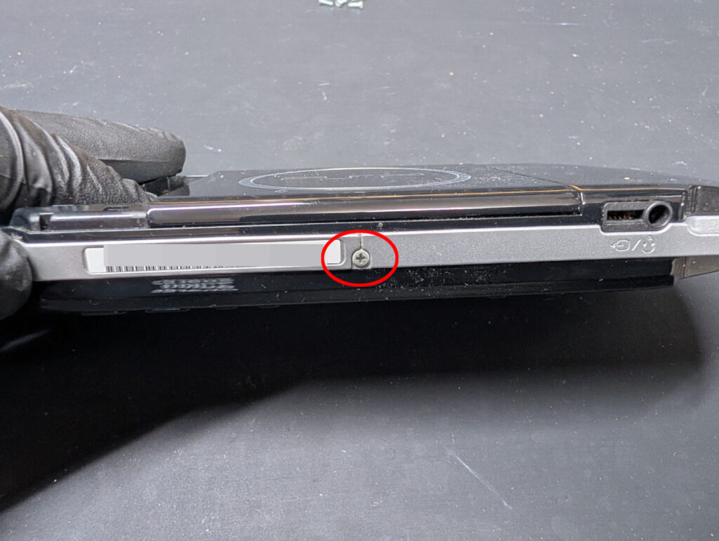 PSP-3000のネジ位置の写真