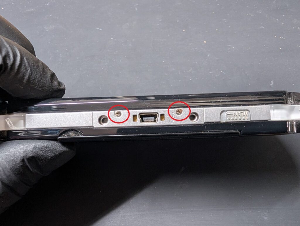 PSP-3000のネジ位置の写真