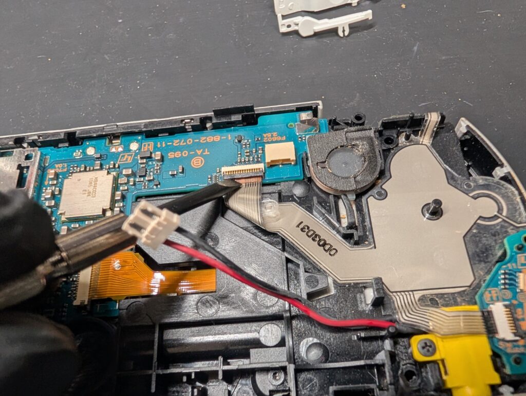 PSP-3000のボタンシート交換時の写真