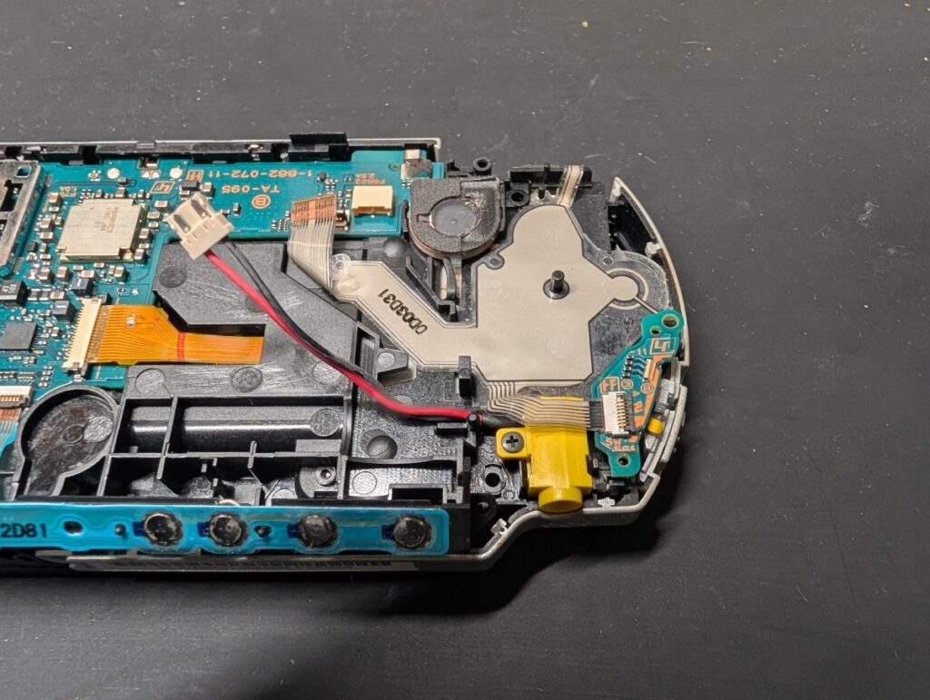 PSP-3000のボタンシート部の写真