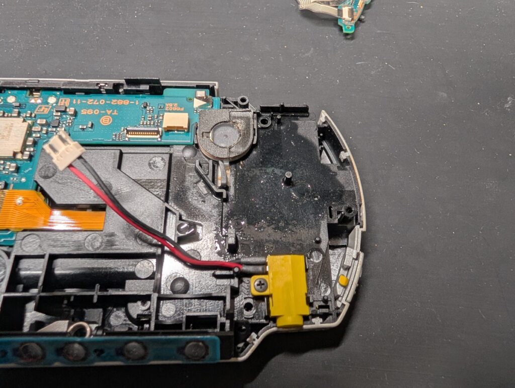 PSP-3000のボタンシート交換時の写真
