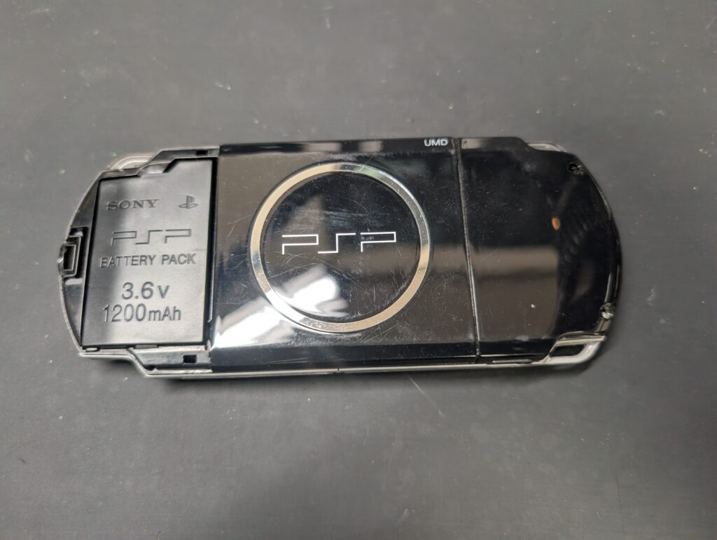 PSP-3000本体の裏側の写真
