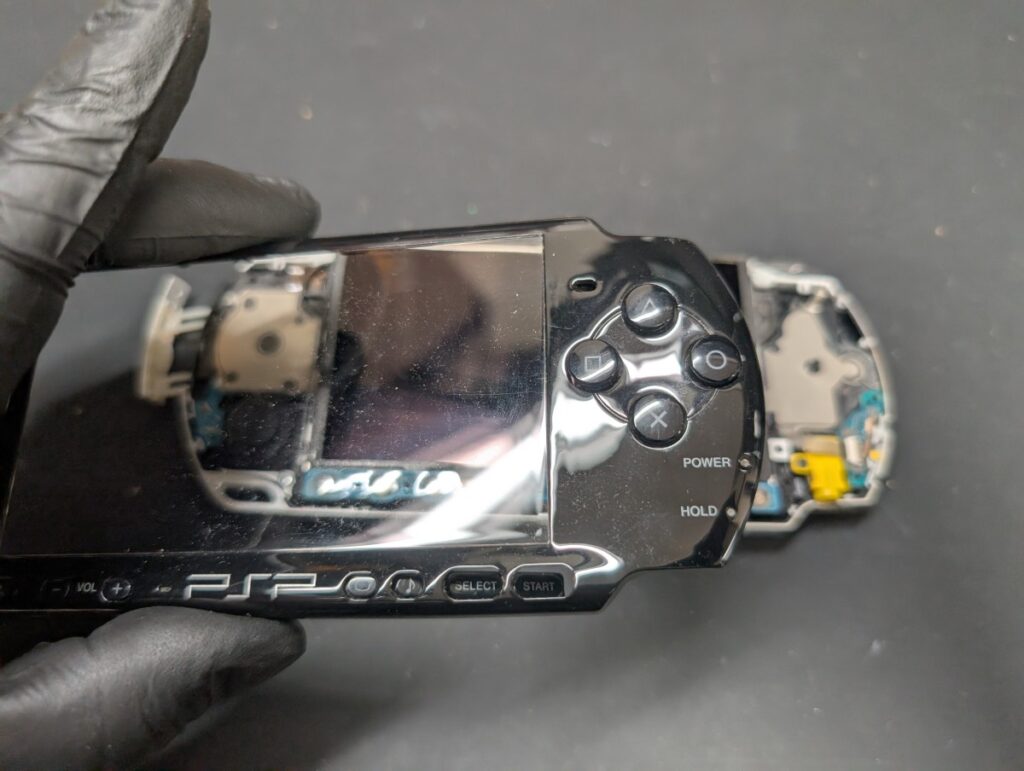 PSP-3000のボタンシート交換後の動作確認の写真