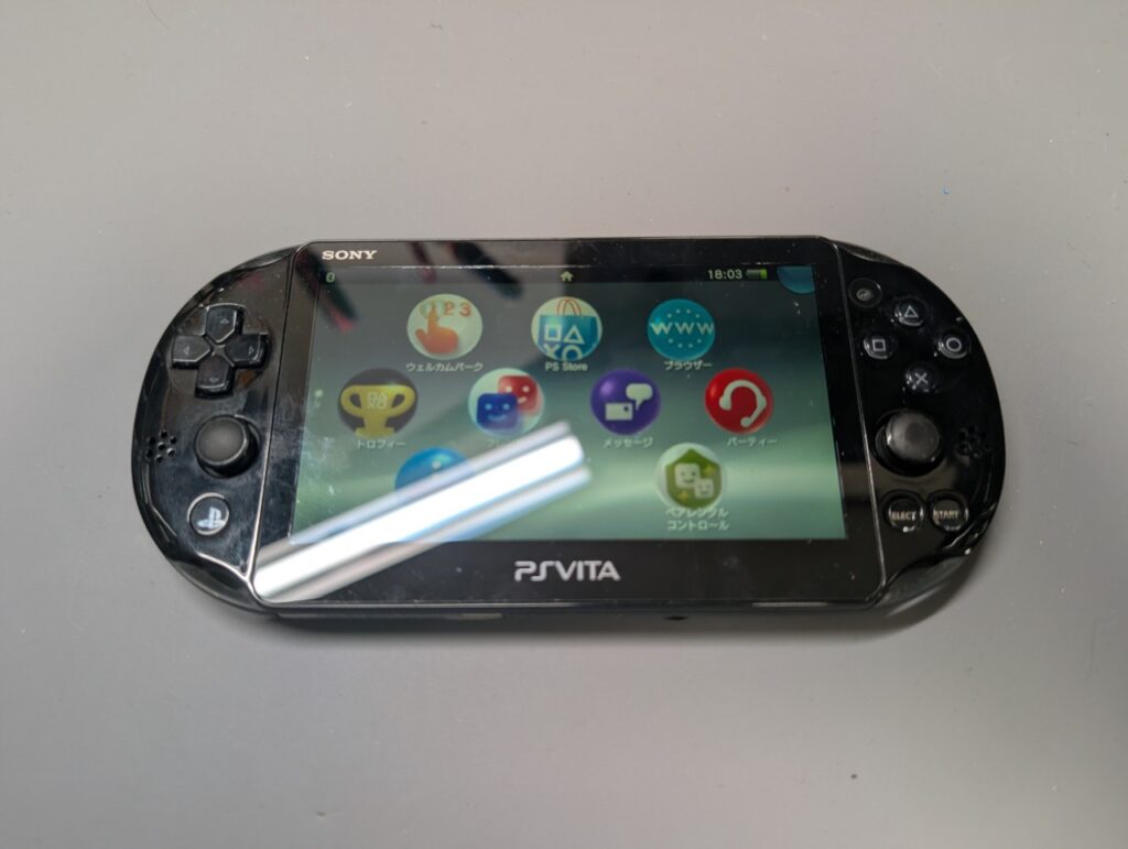PS Vita PCH-2000本体の写真