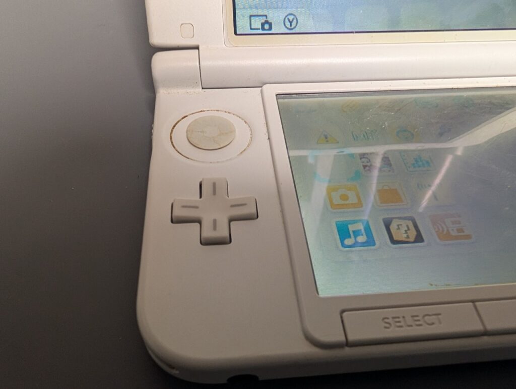 3DSLLの十字ボタンの接写