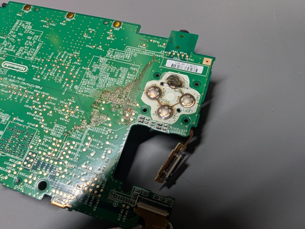 3DSLLのボタン接点部修正時の写真