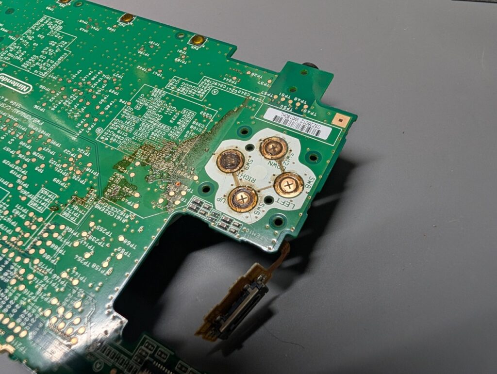 3DSLLのボタン接点部修正時の写真